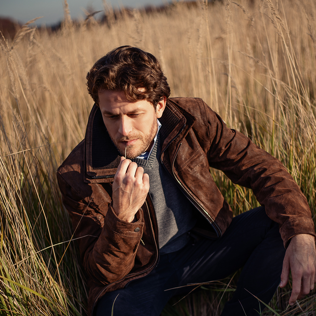 Lookbook - Klimatyczna jesienna sesja zdjęciowa fashion w plenerze w stylu british countryside / heritage style.